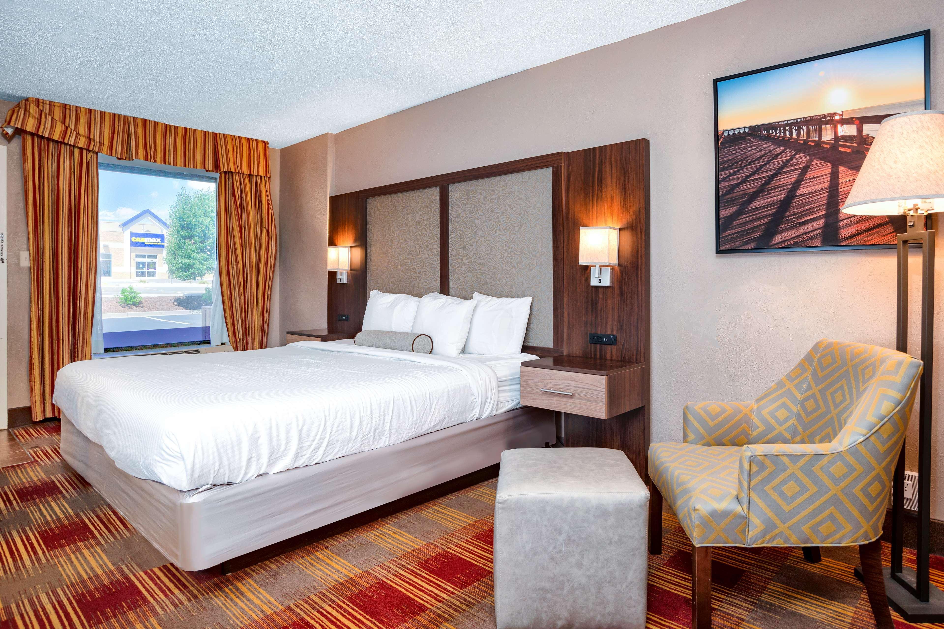 Western Plaza Hotel 3*
