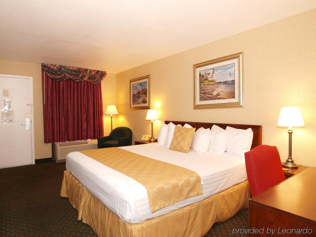 Western Plaza Hotel 3*