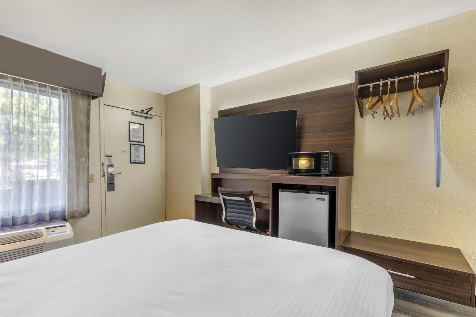 Hotel Western Plaza 3*