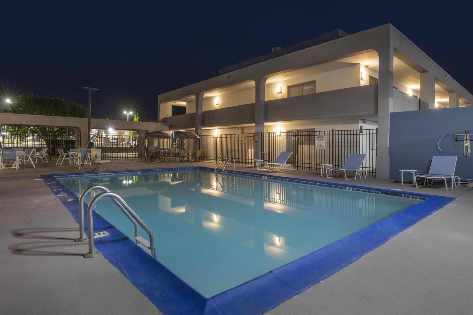 Western Plaza 3*