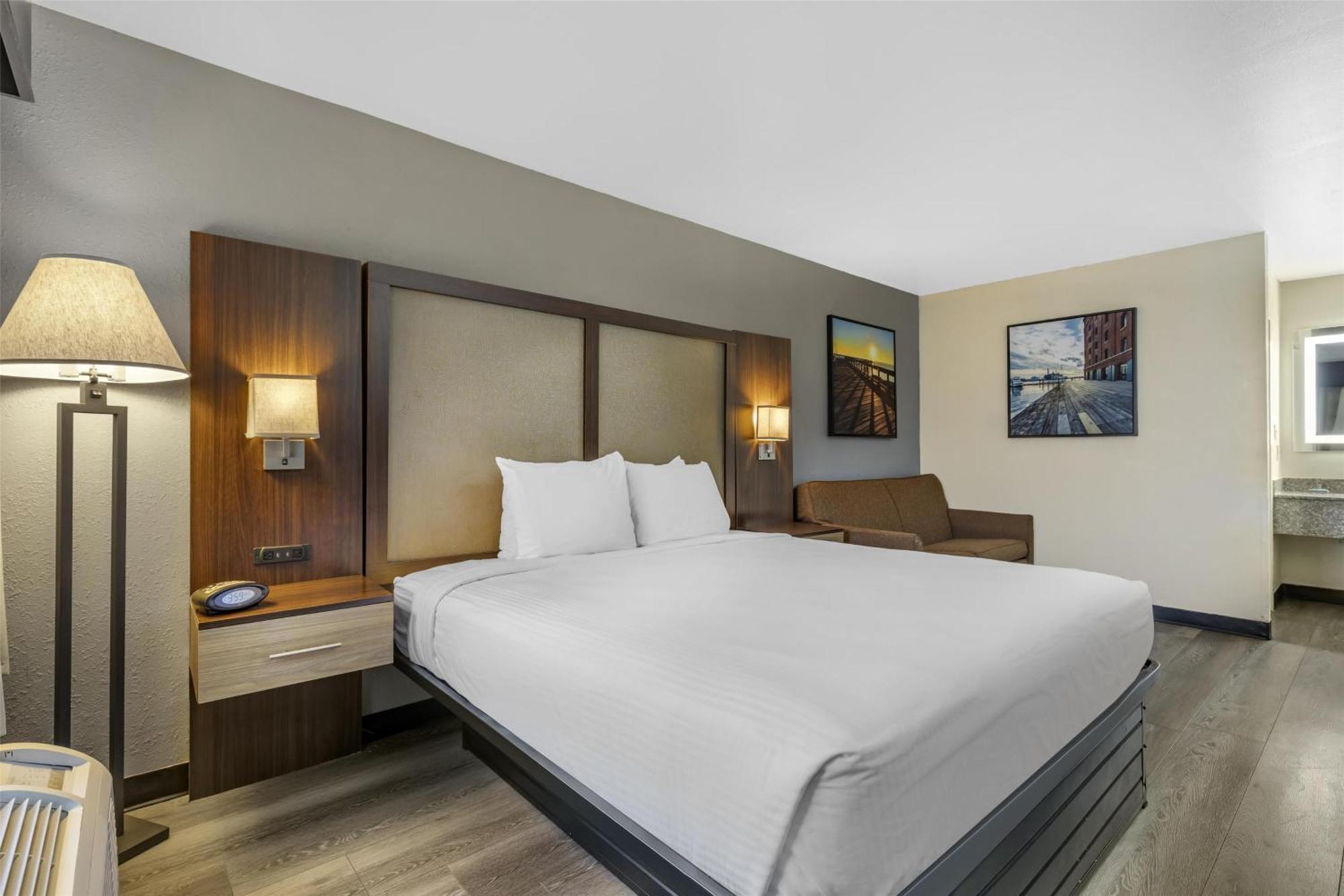 Western Plaza 3*