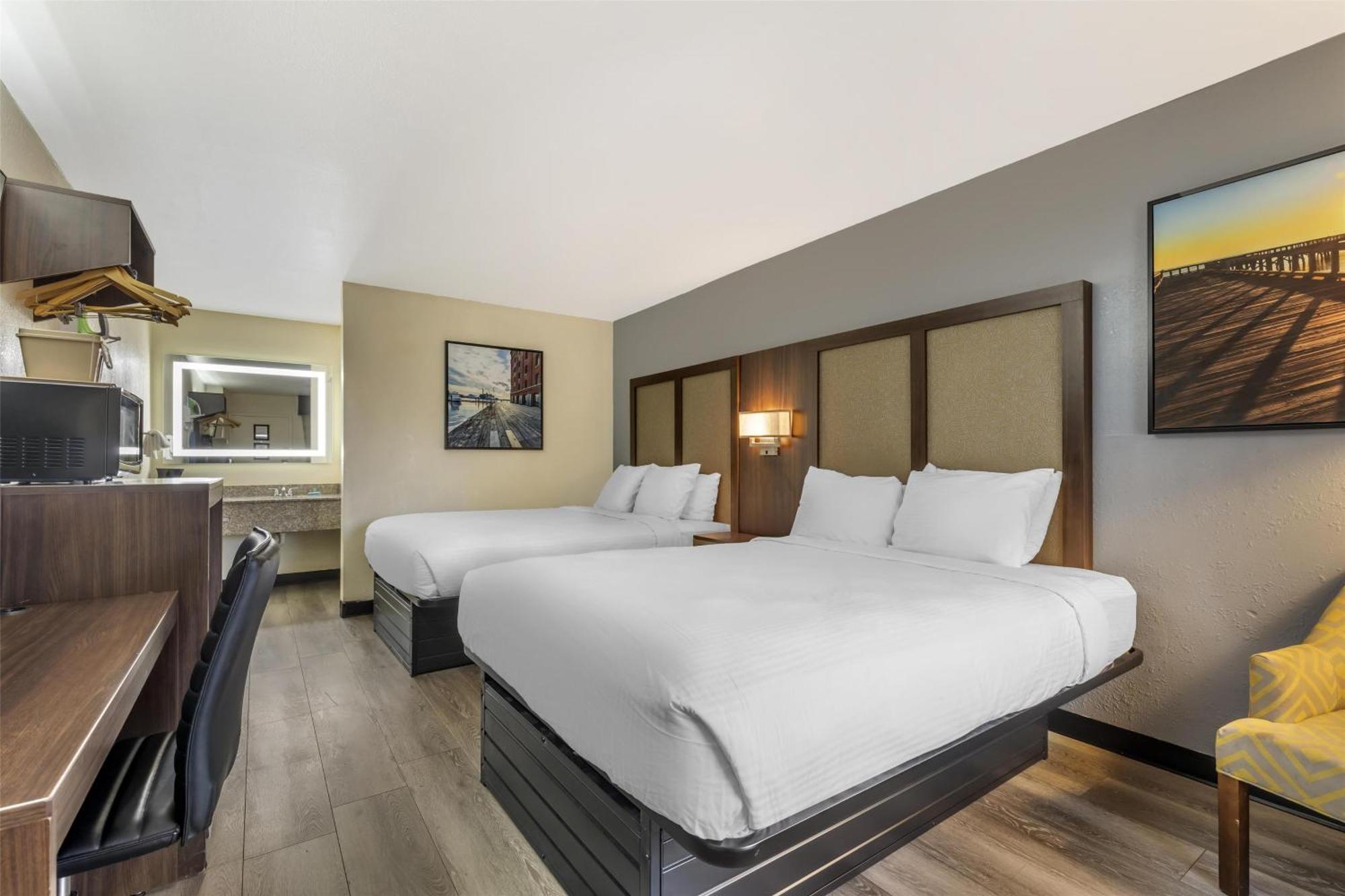 Western Plaza 3*