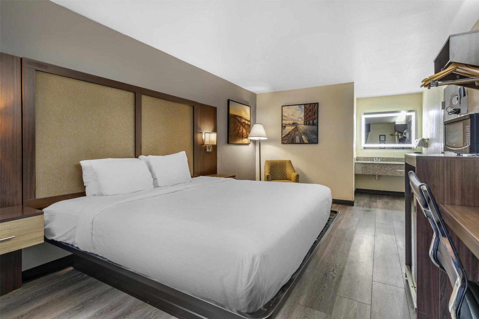 Western Plaza Hotel 3*
