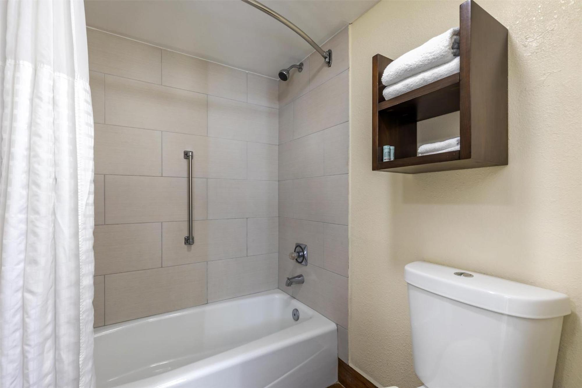 Western Plaza 3* Salisbury